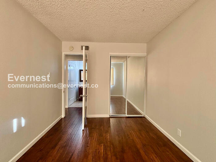 Building Photo - 8347 Burnet Ave