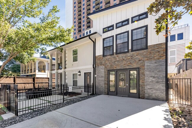 Building Photo - 6325 Riverview Way