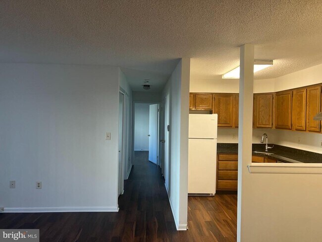 Building Photo - 1019 Ravens Crest Dr