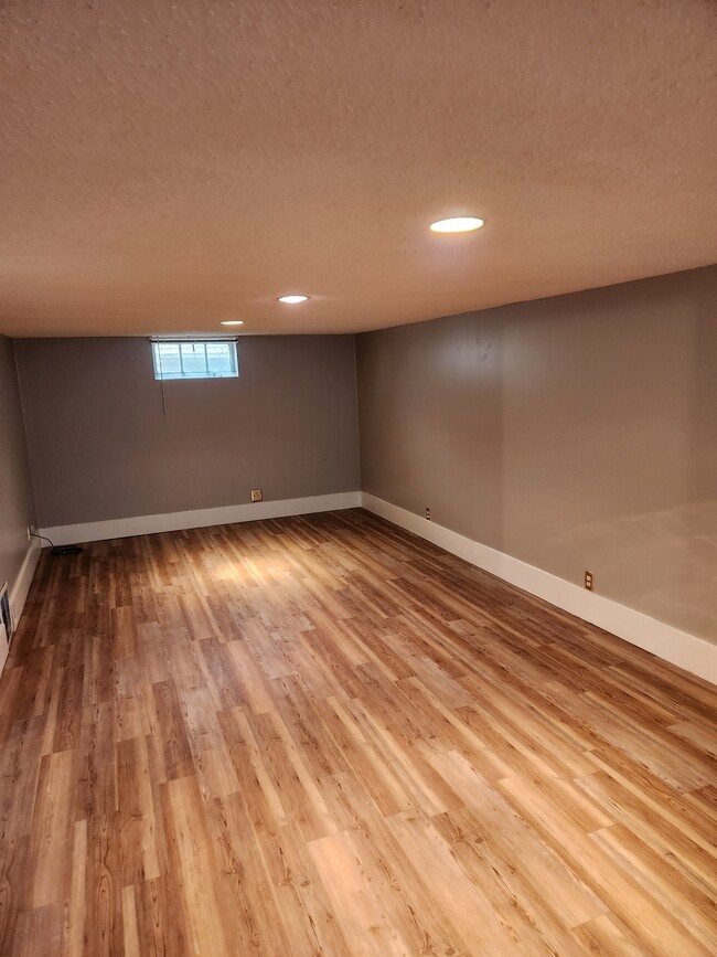 Building Photo - 3124 N Parish Ave