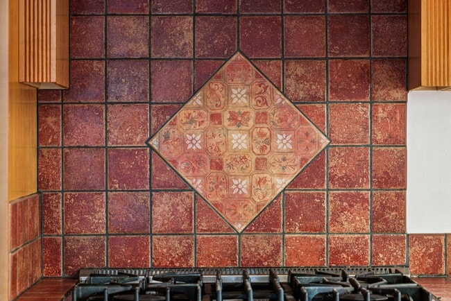 Building Photo - 385 Moraga Ave