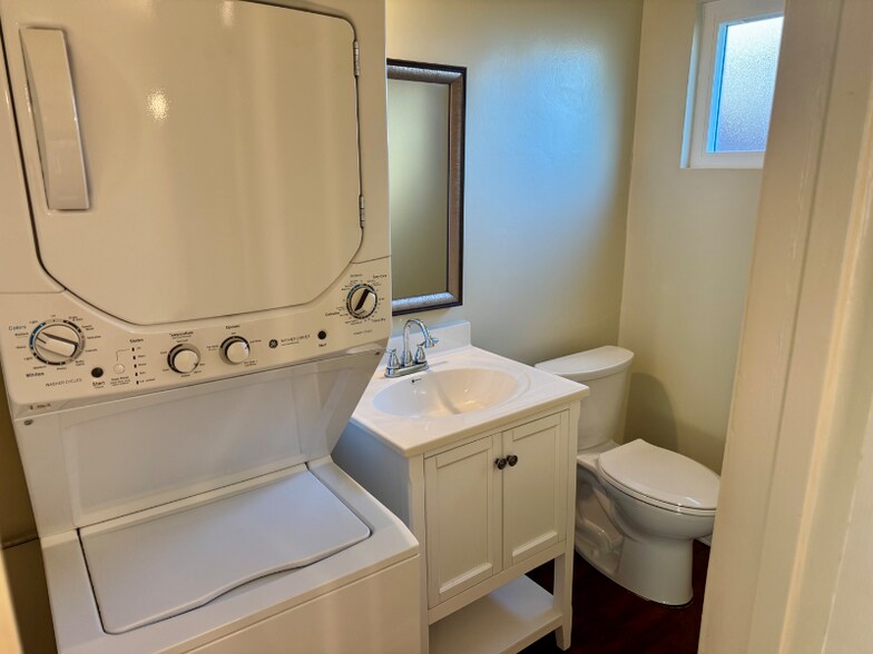 Building Photo - 2985 Mendoza Dr