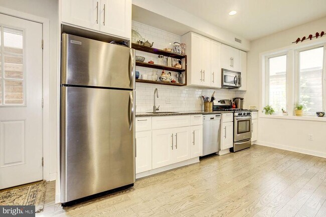 Building Photo - 430 Poplar St