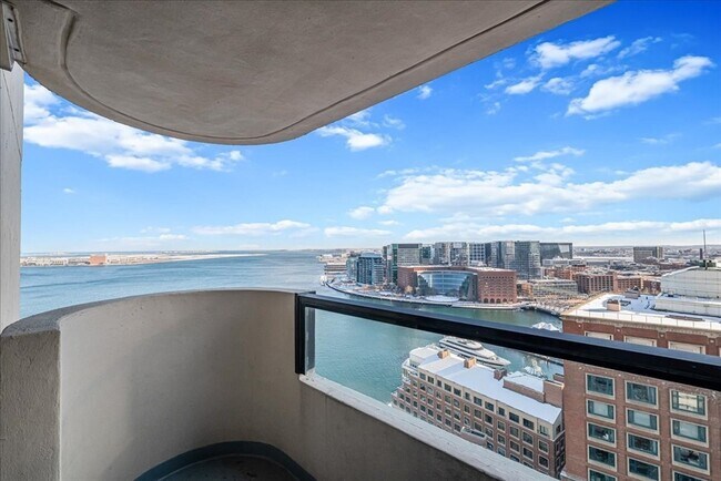 Building Photo - 65 E India Row