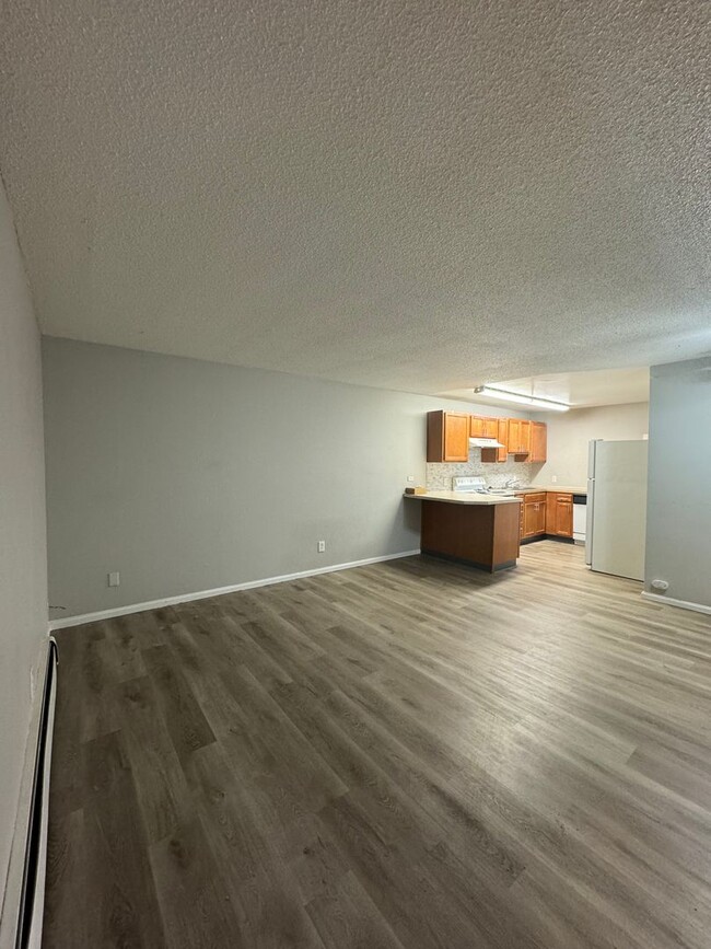 Building Photo - Move into this amazing 1 bedroom apartment...