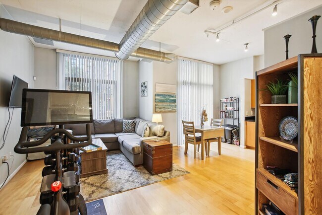 Building Photo - Incredible 1BR/1BA Condo INCLUDES Garage Parking in Vibrant Mount Vernon Triangle!