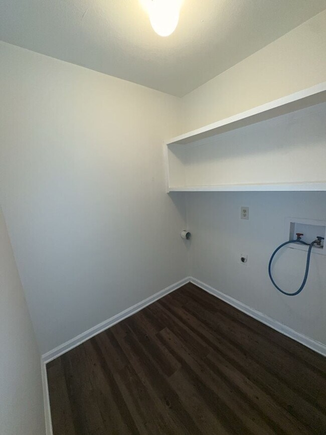 Building Photo - 2216 Welch Dr