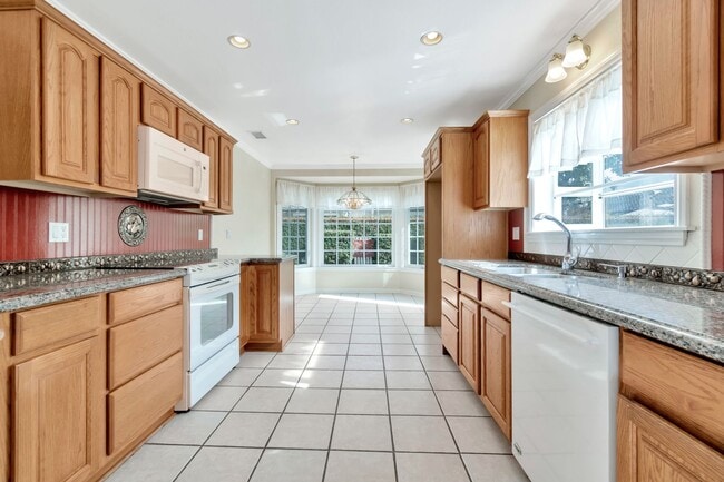 Building Photo - Charming Rossmoor Home