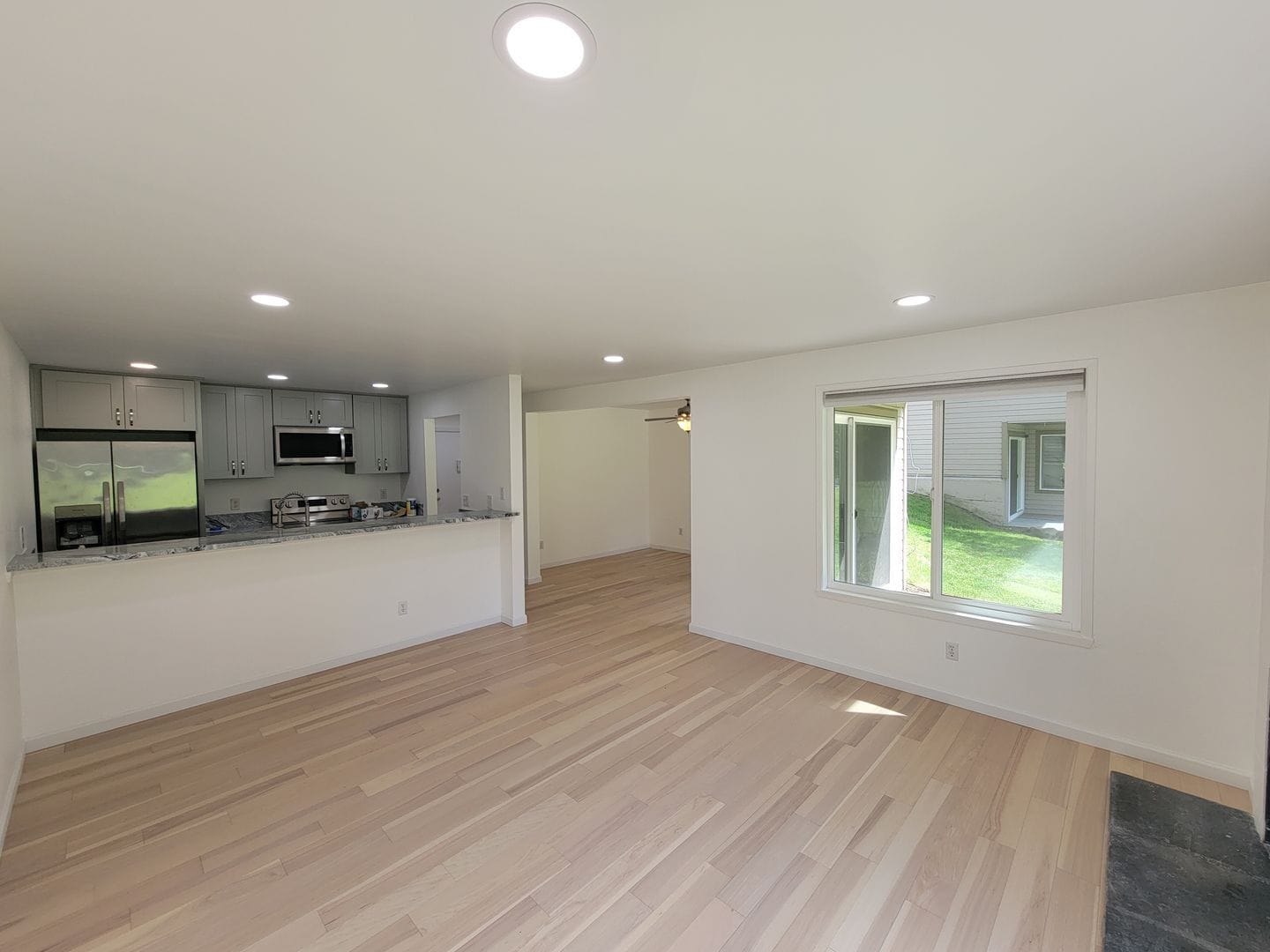 Building Photo - Remodeled Condo Near Microsoft