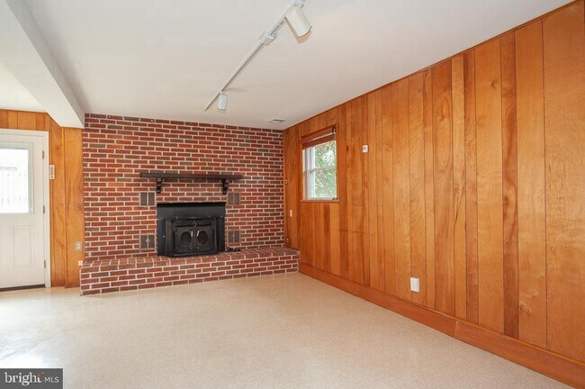 Building Photo - 5931 Peverill Dr
