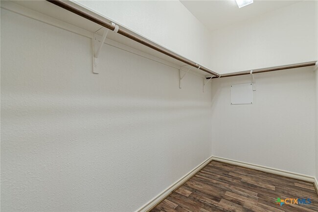 Building Photo - 124 Mary Max Cir