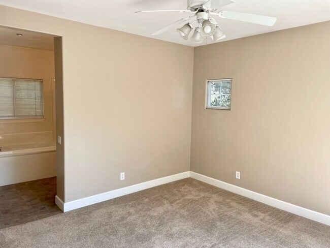 Building Photo - Newer 5 Bedroom House Close to Cal Poly