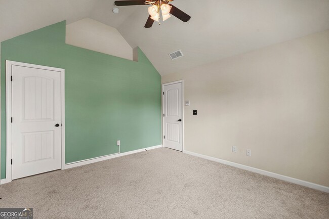 Building Photo - 882 Nestling Dr