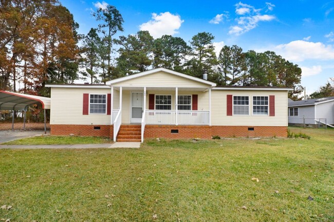 Primary Photo - Fresh & Clean! 3 BR, 2 BA Home w/ Carport ...