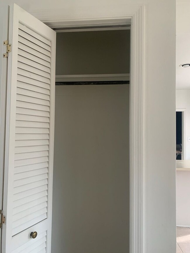 Building Photo - 2-bed home across from Glenn Park!