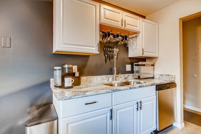 Primary Photo - 816 Old Settlers Trl