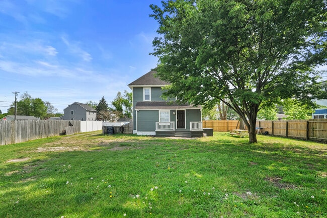 Building Photo - 107 W High St