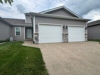 Building Photo - 3 bedroom 3 1/2 bath Condo in Davenport