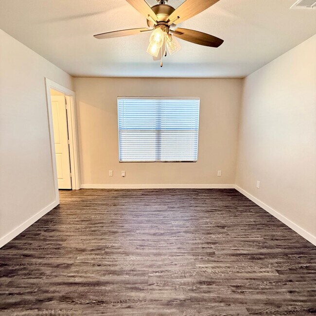 Building Photo - 1/2 Off First Months Rent! - 3 Bedroom 2 Bath Home Available Now In Elm Meadows!