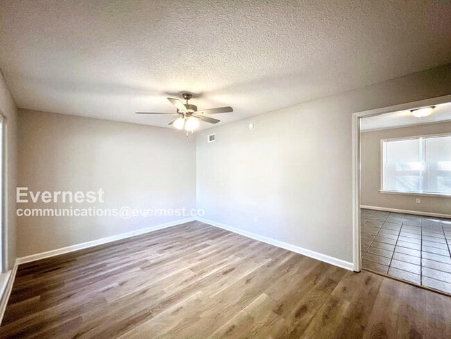 Building Photo - 3095 Forest Glen Dr