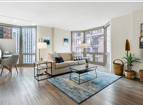 Primary Photo - 1115 N Dearborn St