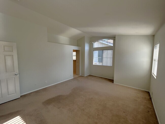 Building Photo - Sunflower Unit A  Glendora, Ca 91740 (3 Bed, 2.5 Bath)