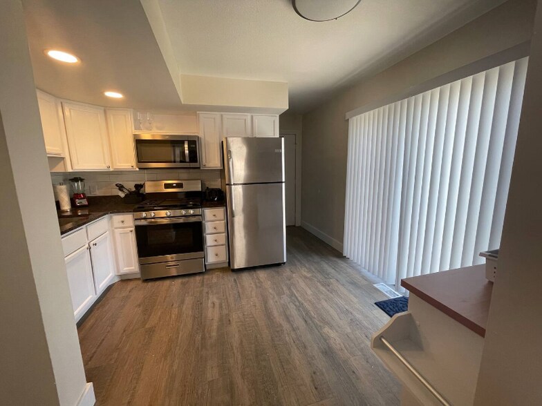 Building Photo - 1104 S State St