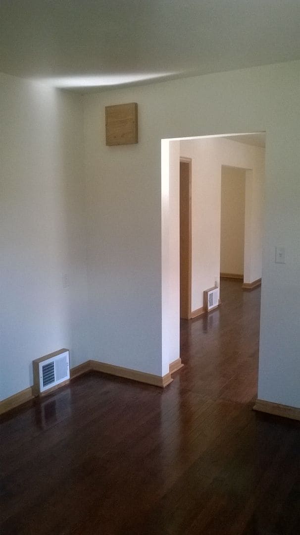 Building Photo - 3BR SINGLE FAMILY MULTI LEVEL HOME WITH GARAGE, YARD, PORCH, REDONE, VERY NICE!