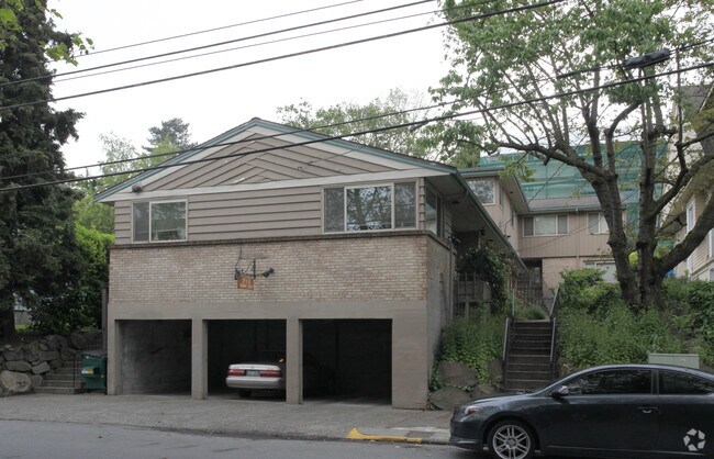 Primary Photo - 712 Summit