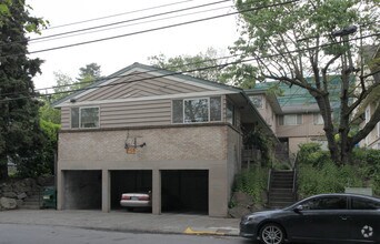 Building Photo - 712 Summit Ave E