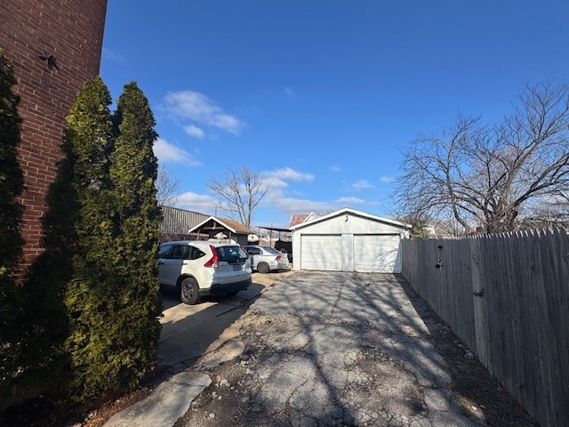 Building Photo - 103 E Arlee Ave