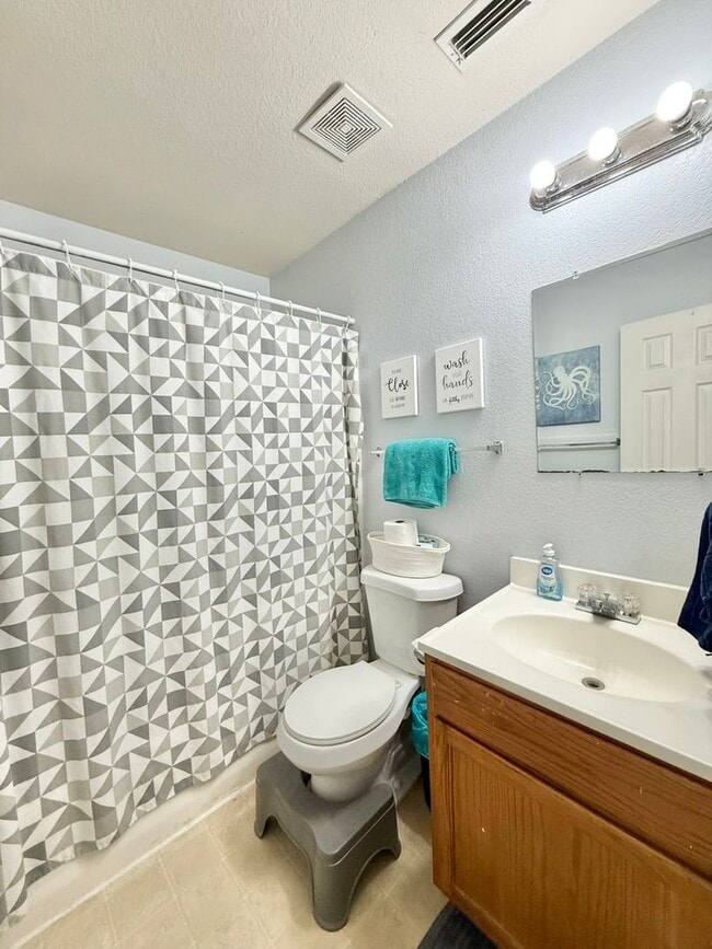 Building Photo - Lease Takeover Opportunity Available!