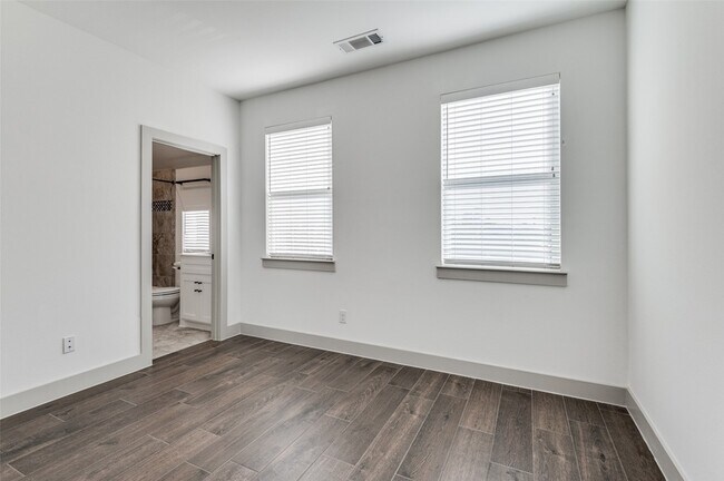 Building Photo - 2609 La Altura Ln