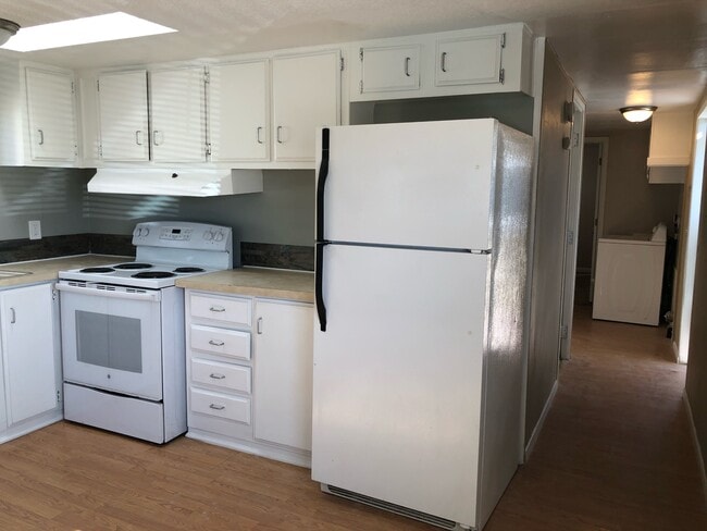 Building Photo - 800 Ponderosa Ln