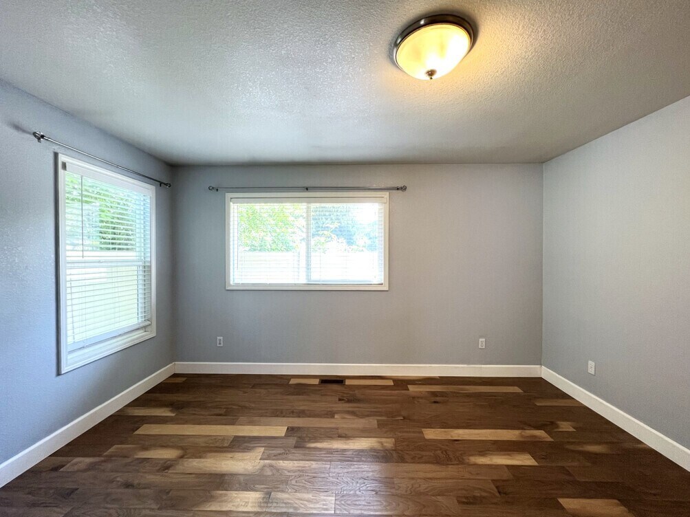 Building Photo - 3098 S Cadet Ln