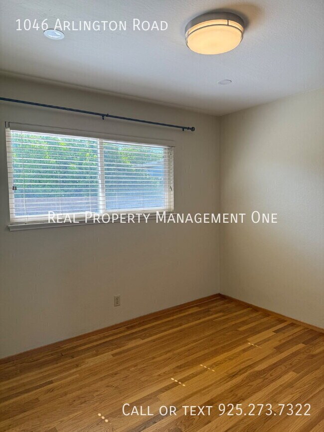 Building Photo - 1046 Arlington Rd