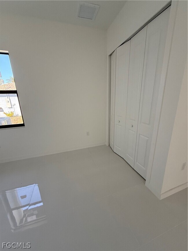 Building Photo - 331 Rawlings Ave