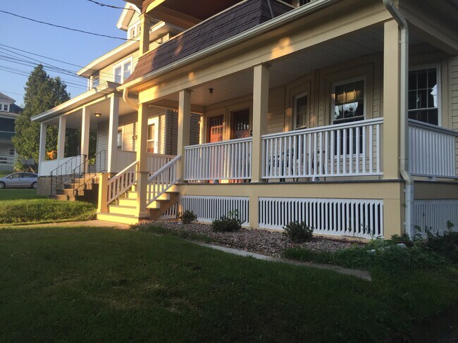 Building Photo - 258 Buckingham Ave