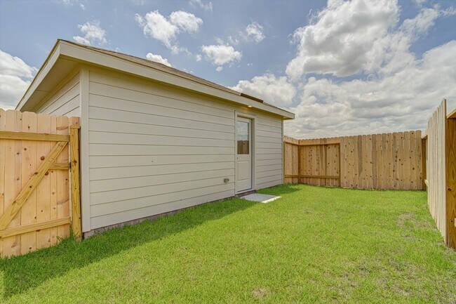 Building Photo - 390 LUCIA Way