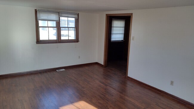Building Photo - SINGLE FAMILY HOME IN ROSSVILLE