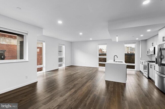 Building Photo - 1501 N 31st St