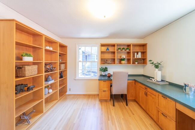 Building Photo - Enchanting Portland Heights 5BD House: You...