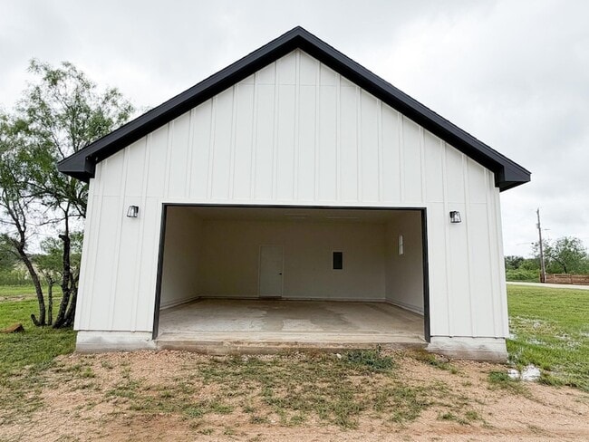 Building Photo - 138 Blushing Dr