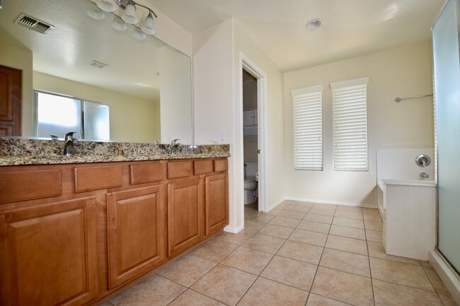 Building Photo - Beautiful Seville Area 4 bedroom Home!