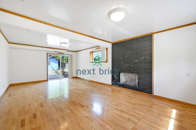 Building Photo - Beautiful Single Family House Bellevue Ava...