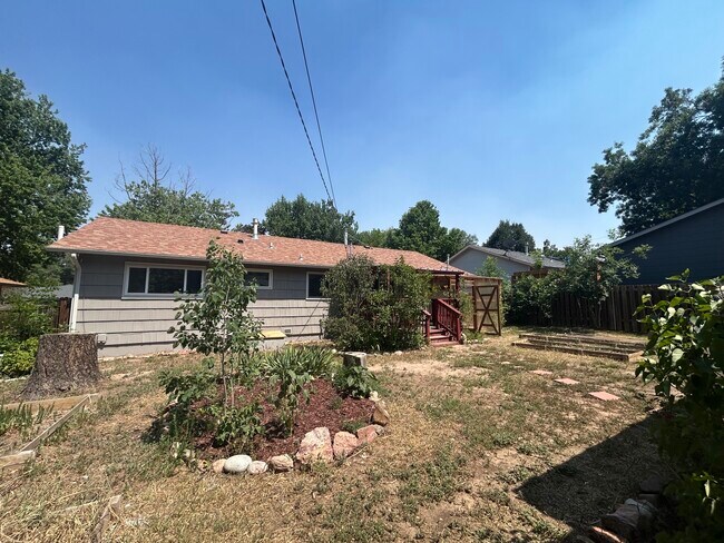 Building Photo - 1618 Querida Dr