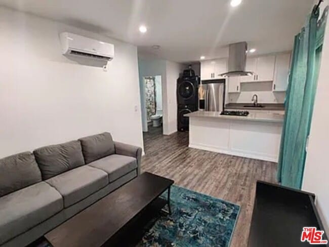 Building Photo - 6720 Van Noord Ave