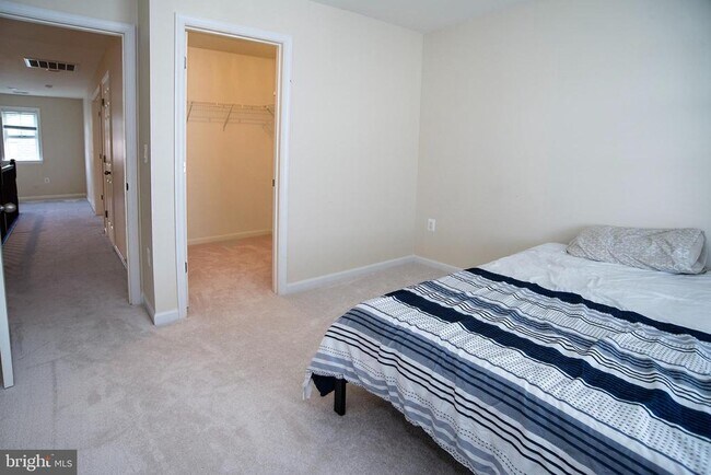 Building Photo - 20 Aster Ln