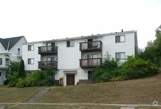 Building Photo - 1711 E 1st St