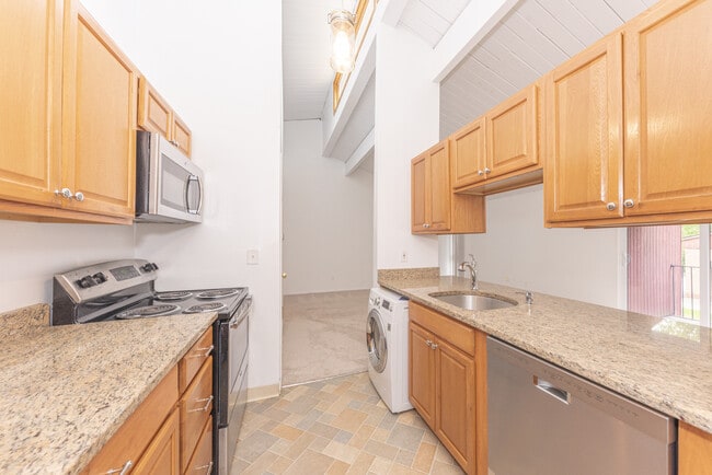 Building Photo - 2407 Packard St